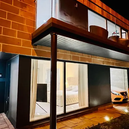 빌라 Designer House - Of / 'hillhead' West End G12 - Luxurious & Contemporary Detached House / Terrace / Garden / 'electric Car Charging' Garage Parking *