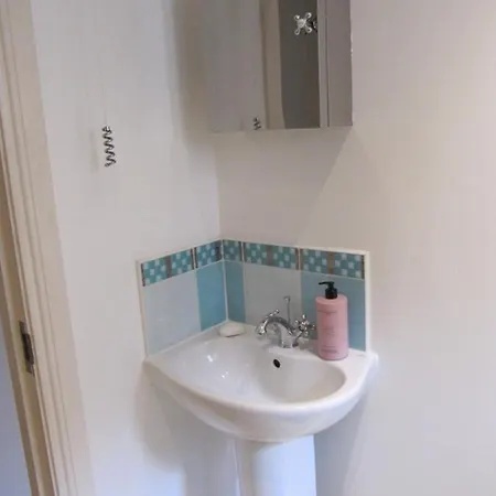 Cozy Off Road 2 Bedroom With Free Wi-fi And Private Parking * Глазго