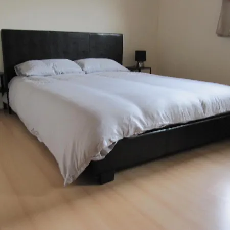 Cozy Off Road 2 Bedroom With Free Wi-fi And Private Parking Глазго