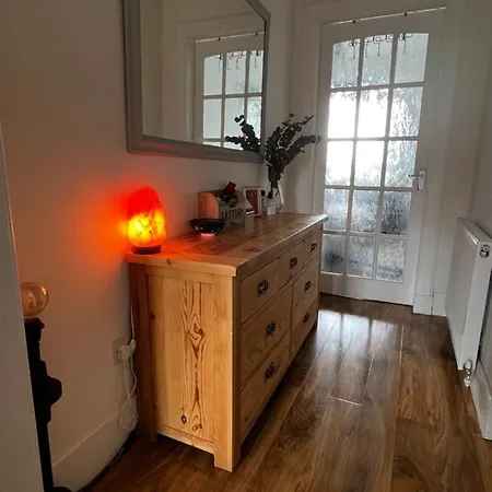 1 Bedroom Flat In Tolcross, Floor. Glasgow