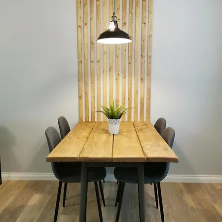 Luxury 1 Bedroom Serviced In Centre