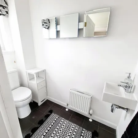 Homely Three Bed In 別荘