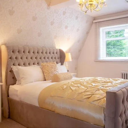 Villa Stunning 4 Bedroom - Hot Tub & Sauna Glasgow