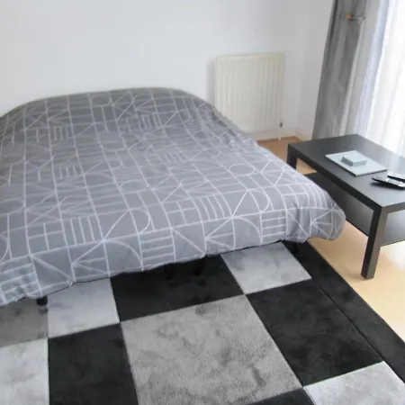 Апартаменты Cozy Off Road 2 Bedroom With Free Wi-fi And Private Parking Глазго