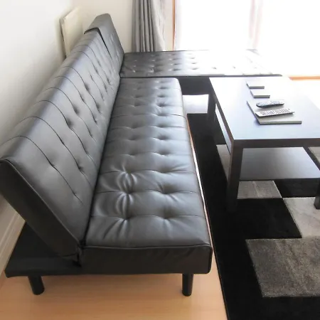 Cozy Off Road 2 Bedroom With Free Wi-fi And Private Parking *