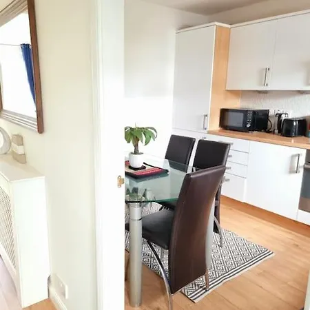 Homely Three Bed In Holiday home