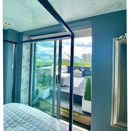 Apartment Two Bedroom Penthouse Glasgow
