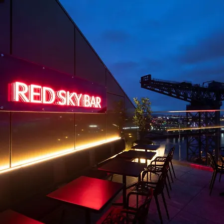 Radisson Red Hotel, 4*