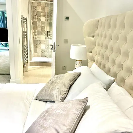 Designer House - Of / 'hillhead' West End G12 - Luxurious & Contemporary Detached House / Terrace / Garden / 'electric Car Charging' Garage Parking 빌라 *