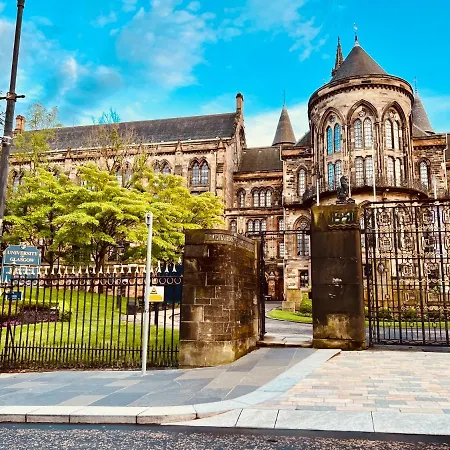 빌라 Designer House - Of / 'hillhead' West End G12 - Luxurious & Contemporary Detached House / Terrace / Garden / 'electric Car Charging' Garage Parking 글라스고