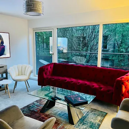 Designer House - Of / 'hillhead' West End G12 - Luxurious & Contemporary Detached House / Terrace / Garden / 'electric Car Charging' Garage Parking * 글라스고