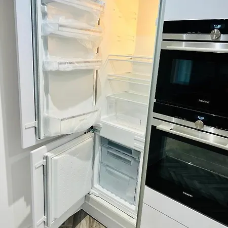 빌라 Designer House - Of / 'hillhead' West End G12 - Luxurious & Contemporary Detached House / Terrace / Garden / 'electric Car Charging' Garage Parking *