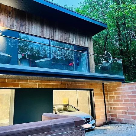 Designer House - Of / 'hillhead' West End G12 - Luxurious & Contemporary Detached House / Terrace / Garden / 'electric Car Charging' Garage Parking