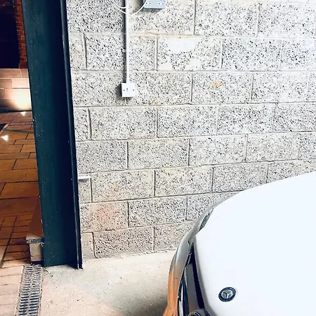 Designer House - Of / 'hillhead' West End G12 - Luxurious & Contemporary Detached House / Terrace / Garden / 'electric Car Charging' Garage Parking