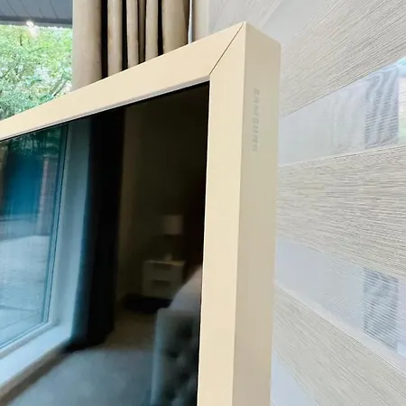 빌라 Designer House - Of / 'hillhead' West End G12 - Luxurious & Contemporary Detached House / Terrace / Garden / 'electric Car Charging' Garage Parking