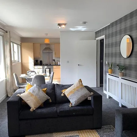 Modern 2 Bedroom Flat With Free Parking In Cambuslang, Daire