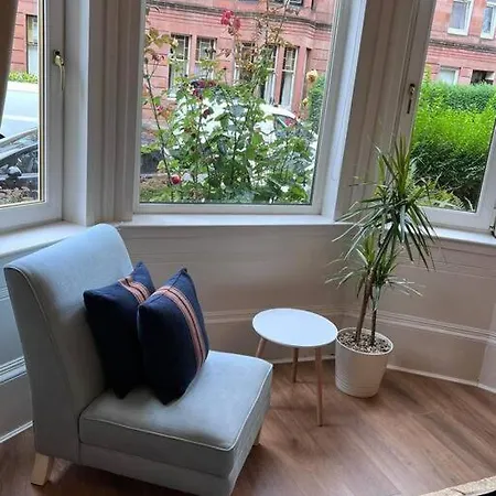Apartment Victorian 3 Bedroom Main Door Flat, King Size Beds , Large Glasgow