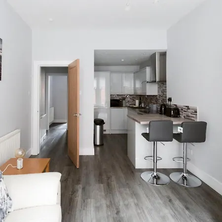 Superb 1bed Flat In Fabulous West End - Pass The Keys Daire