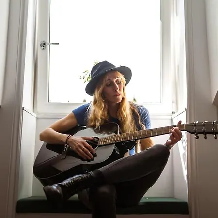 The West End Loft - 5* Retreat - Private Parking!