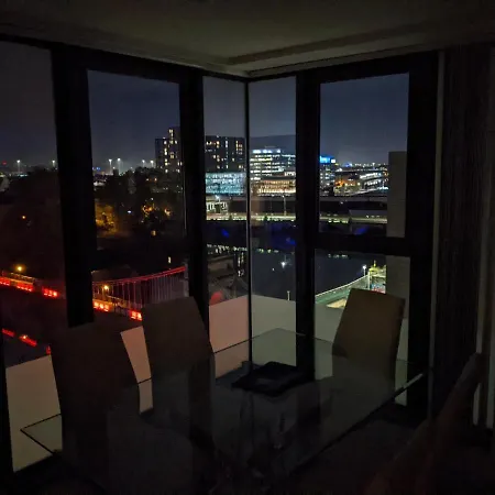 Centre Waterfront アパート *