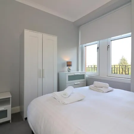 Signature - Greenlees Clubhouse Apartment Glasgow