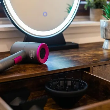 The Escape - 5* In The Heart Of Glasgow!