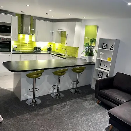 Glas Go Executive 2-bedroom Near Ovo Hydro Free Parking