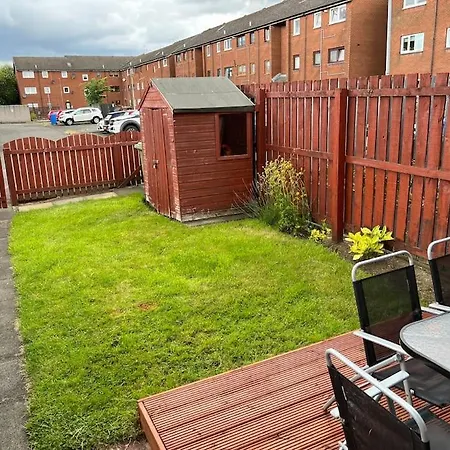 Spacious Near Glasgow