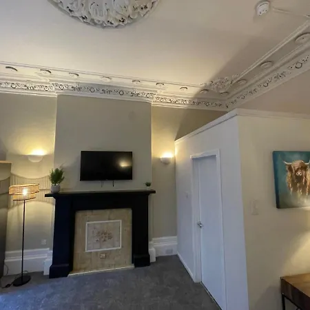 דירה Traditional 5 Bedroom Centre