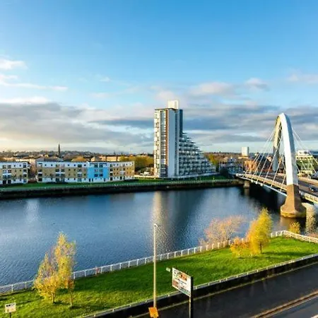 Stunning Sleeps 10 - Parking - Balcony *