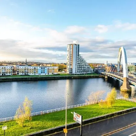 Stunning Sleeps 10 - Parking - Balcony