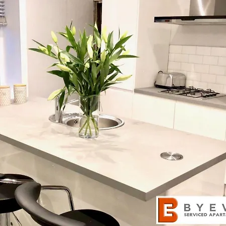 Byevo Almar - Close To And Airport - Perfect For Contractors Or Large Groups * グラスゴー
