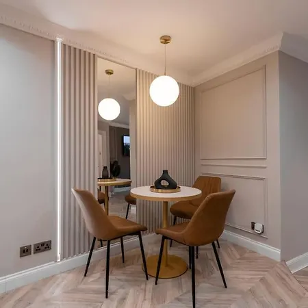 The Wilton - Your Private 5* Escape!