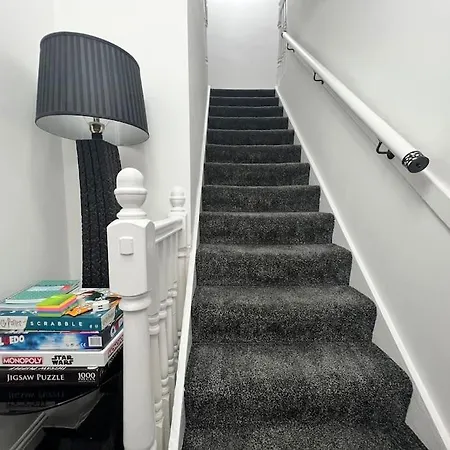 Lovely 3 Bed In With Free Parking