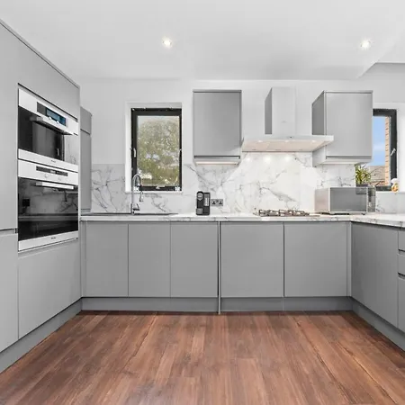 Appartamento Modern With Free Parking Near Town & Green *