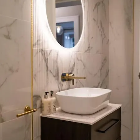 The Wilton - Your Private 5* Escape! *