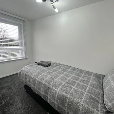 Holiday home Lovely 3 Bed In With Free Parking Glasgow