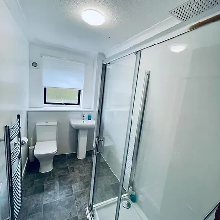 Modern 2 Bedroom With Free Parking *