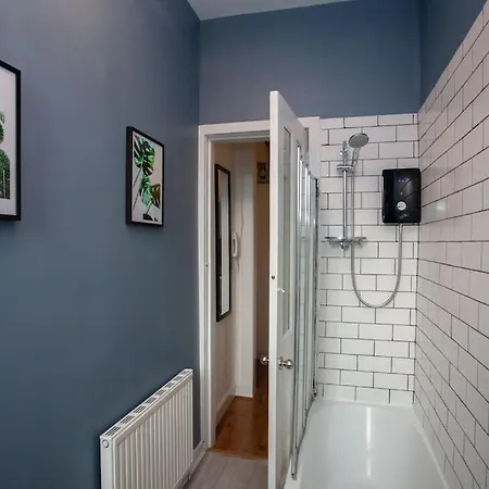 Stylish Contemporary Flat Near Queen's Park Glasgow