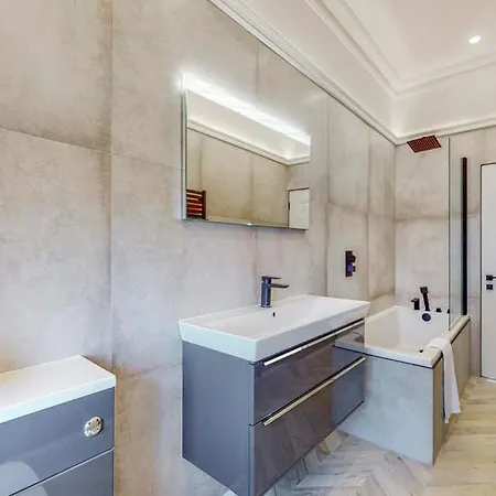 69 St Georges Mansions Apartment