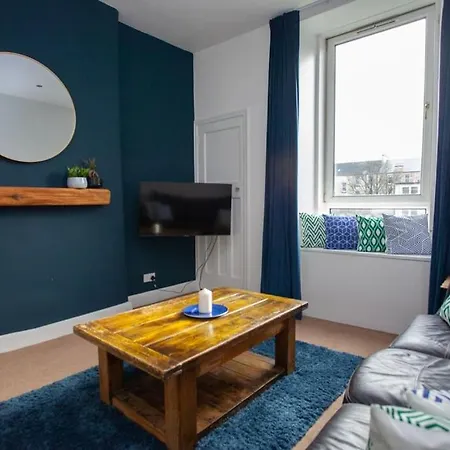 Stylish Contemporary Flat Near Queen's Park * Glasgow