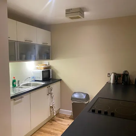 Centre 2 Bedroom Apartment, Secure Parking. Appartement *