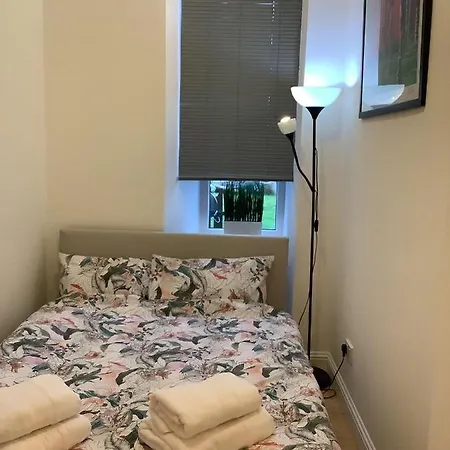 Ground Floor With Garden Apartment Glasgow