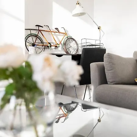 West End 5 Min Walk To Secc And Hydro *