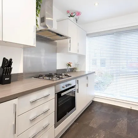 Stylish 3br With Garden & Free Parking - Near O2 Academy & Centre Feriehus