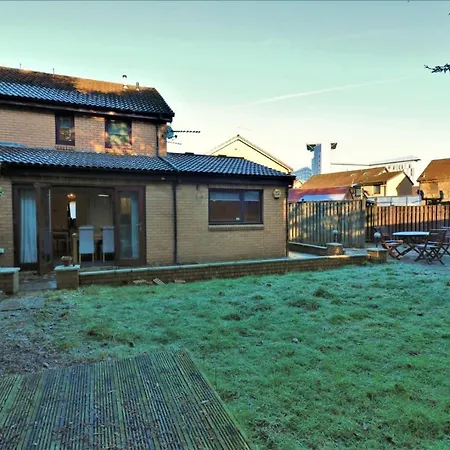 4 Bedroom - Parking Holiday home