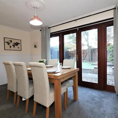 4 Bedroom - Parking Holiday home Glasgow