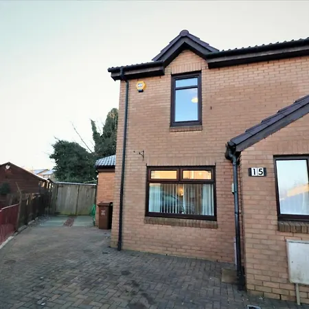 4 Bedroom - Parking * Glasgow