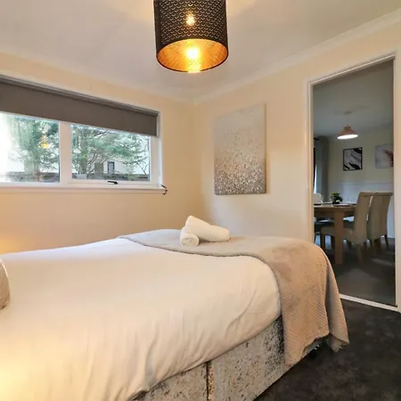 4 Bedroom - Parking *