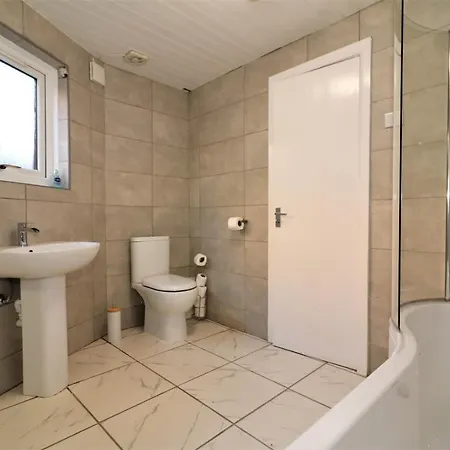4 Bedroom - Parking *